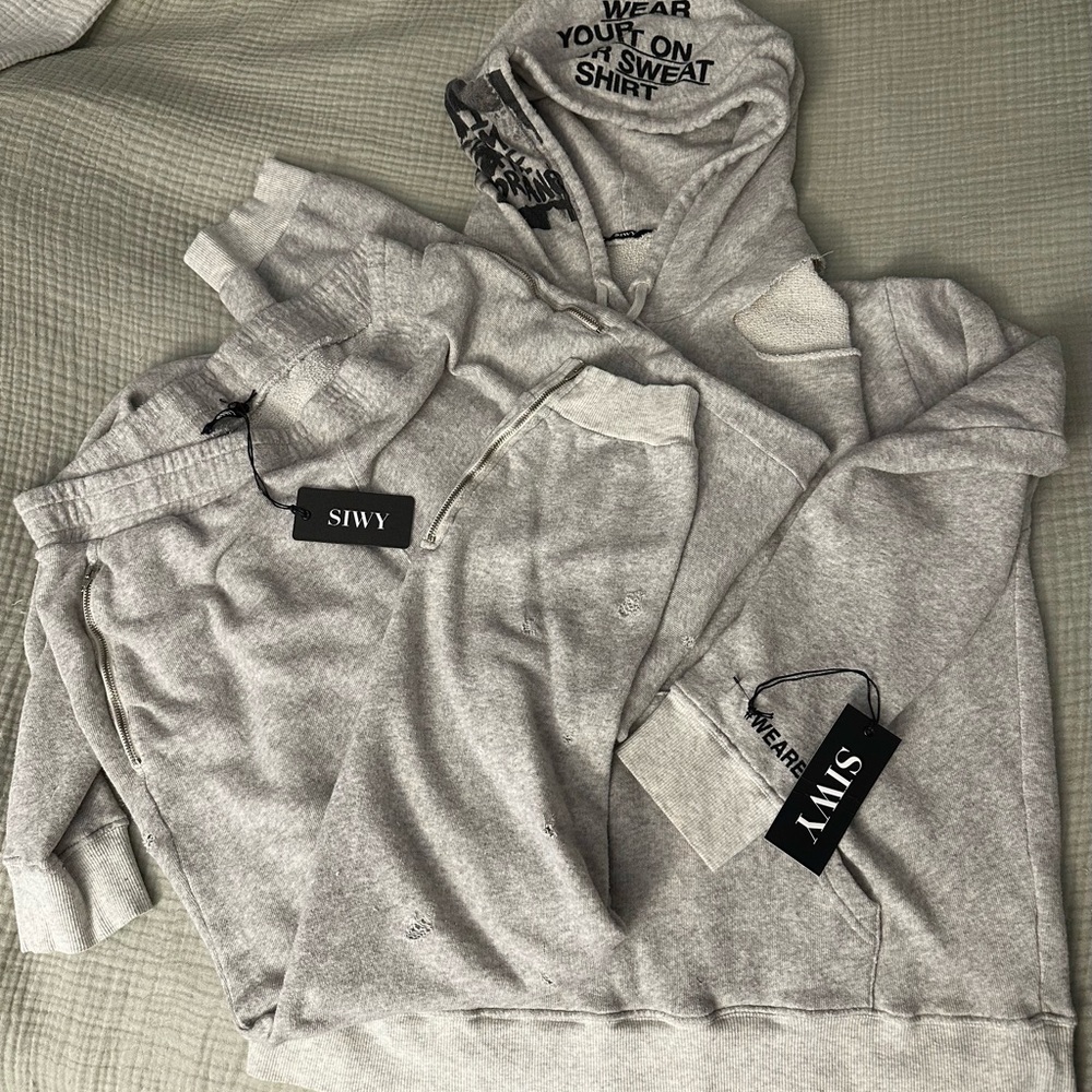 Siwy Gray Hoodie and Sweatpants Set: the brand celebrities wear ;)